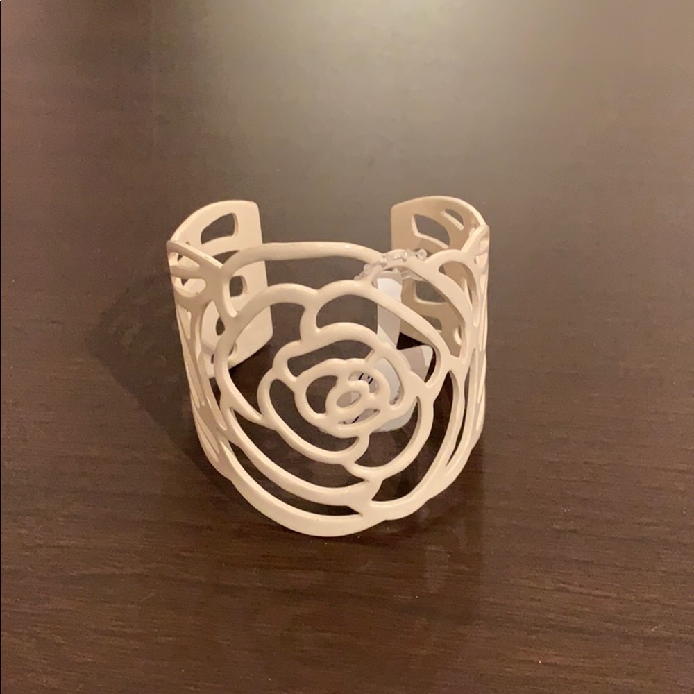 Icing bracelet NWT rose design